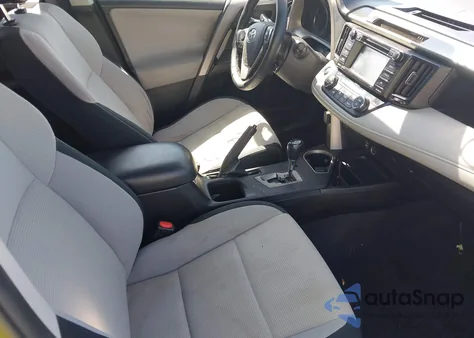 2018 Toyota Rav4 Xle z USA, uszkodzony, nr VIN 2T3RFREV8JW713319